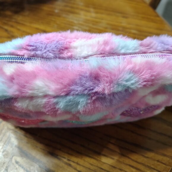 OMG Accessories Faux Fur Heart Plush Pouch - Picture 2 of 7
